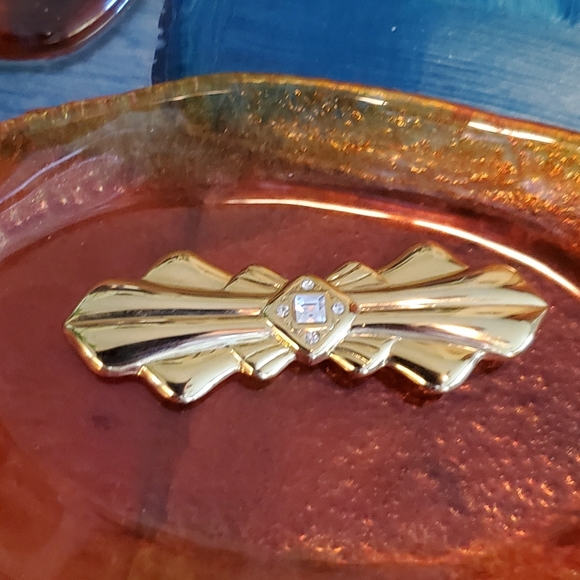 Gold Tone Pin - Picture 2 of 3